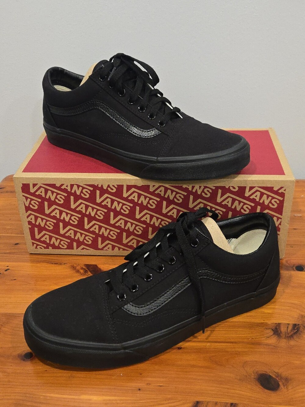 Vans Old Skool All Black Low Top Sneakers Men 10.5 / W 12 Like New With Box